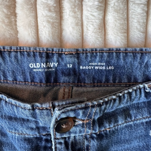 Old Navy High-Rise Baggy Wide Leg Jeans - Picture 3 of 3